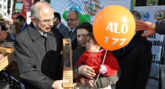Balıkesir’de Bin 500 Çam Fidanı Dağıtıldı