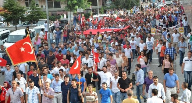 Balıkesir’de Binler Teröre Karşı Yürüdü