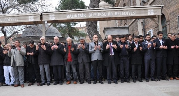 Balıkesir’de Fırat Cakıroğlu İçin Gıyabi Cenaze Namazı Kılındı