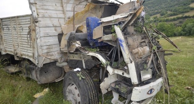 Balıkesir’de Kamyon Uçuruma Yuvarlandı: 5 Yaralı