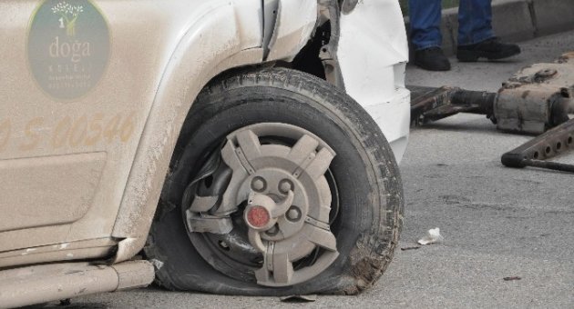 Balıkesir’de Öğrenci Servisi Kazası: 13 Öğrenci Yaralı