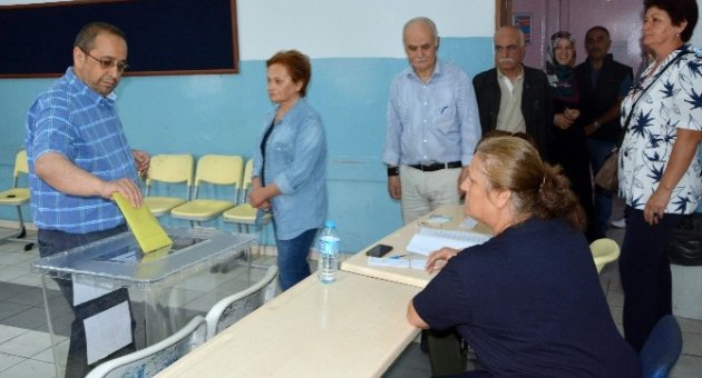 Balıkesir’de Oy Verme İşlemi Başladı