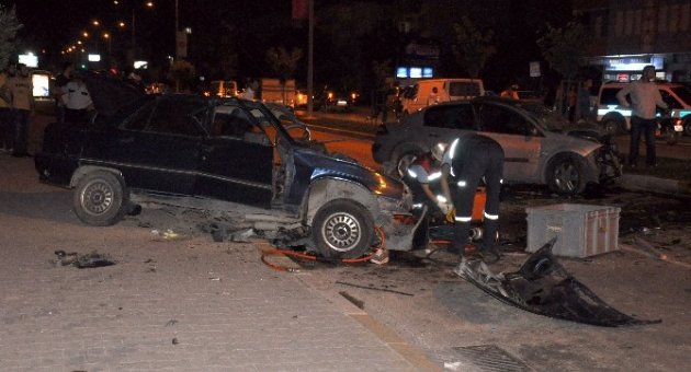 Balıkesir’de Trafik Kazası: 4 Yaralı