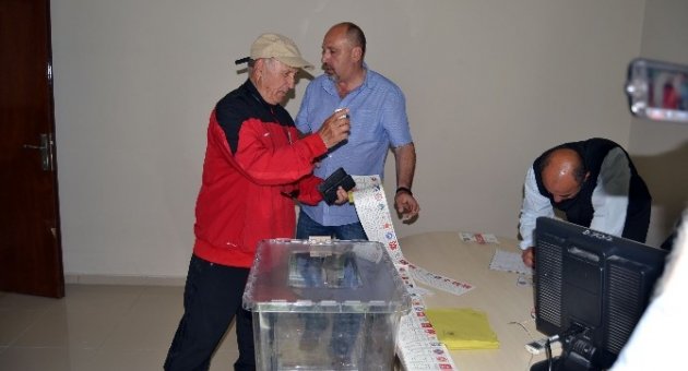 Balıkesir’in İlk Oyu Ayvalık’ta Atıldı