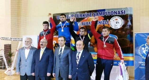 Balıkesirli Güreşçilerin Sırtı Yere Gelmiyor