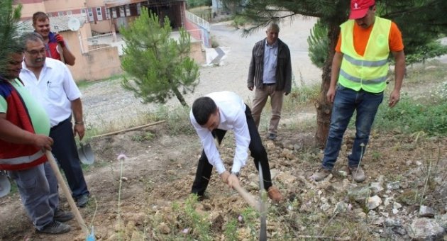 Balya’da Başkan Kılıç Kazmayı Eline Aldı
