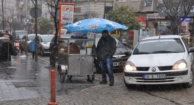 Bandırma’da Kar Yağışı Başladı