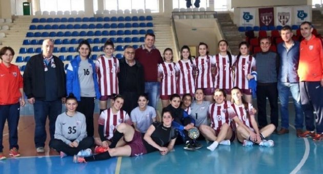 Bandırmaspor Hentbol Bayan Takımı: 24 - Urla Belediyesi Spor Kulübü Hentbol Bayan Takımı: 20