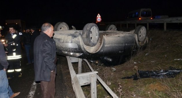 Bariyerlerin Arasına Sıkışan Araçtan Sağ Çıktı