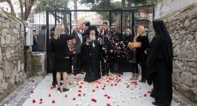 Bartholomeos İzmir’de Pazar Ayini Yönetti