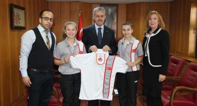 Başarılı Öğrenciler Altınla Ödüllendirildi