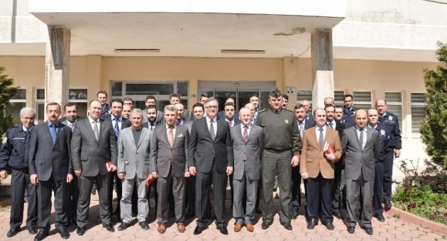 Başarılı Polisler Ödüllendirildi