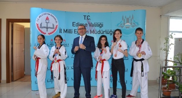 Başarılı Taekwondo’cular Ödüllendirildi