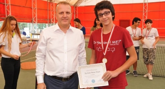 Başarılı Tenisçiler Sertifikalarını Aldı