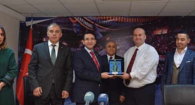 Başbakan Başdanışmanı Turhan: “liderlik Zaafı Toplumları Ne Yazık Ki Pençesine Alıyor”