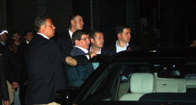 Başbakan Davutoğlu, Makamında Vurulan Belediye Başkanını Ziyaret Etti