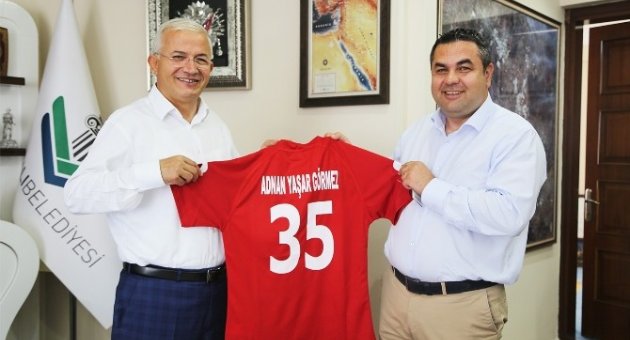 Başkan Adnan Yaşar Görmez’e 35 Numaralı Forma