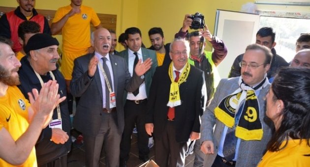 Başkan Albayrak Tekirdağsporlu Futbolcuları Kutladı