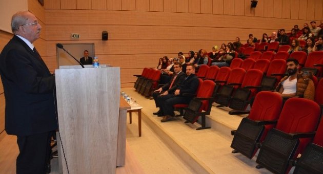 Başkan Albayrak, Üniversite Öğrencilerine Kariyer Tavsiyelerinde Bulundu