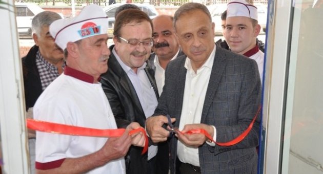 Başkan Badem, İsmini Plakadan Alan Restoranı Açtı