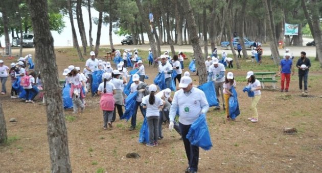 Başkan Çocuklarla Birlikte Çöp Topladı