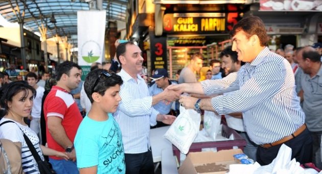 Başkan Dündar İftariyelik Dağıttı
