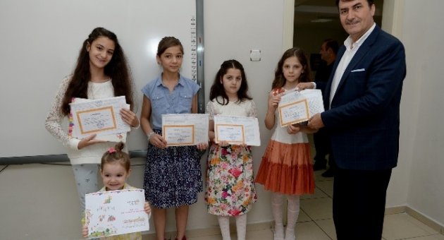 Başkan Dündar Kızının Karne Heyecanına Ortak Oldu