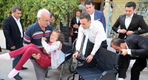 Başkan Dündar’dan Engelli Genç Kıza Akülü Araba