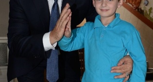Başkan Dündar’dan Küçük Mete’ye İşitme Cihazı Sürprizi