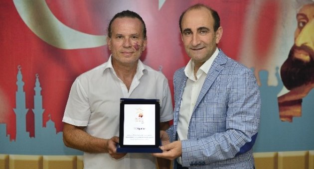 Başkan Edebali En Sevilen Yerel Yönetici Seçildi