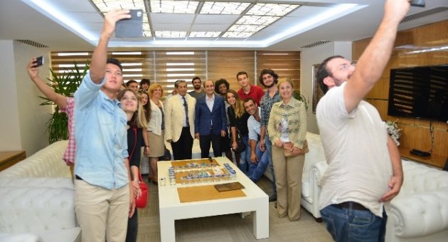 Başkan Edebali Gençleri Ağırladı