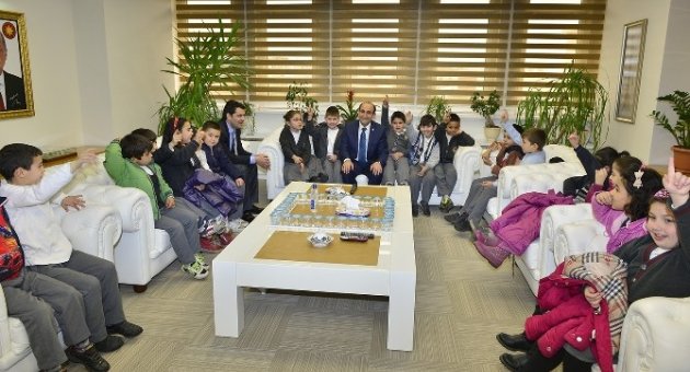Başkan Edebali Minik Öğrencileri Ağırladı