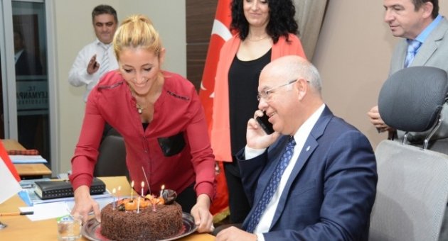 Başkan Eşkinat’a "doğum Günü" Sürprizi