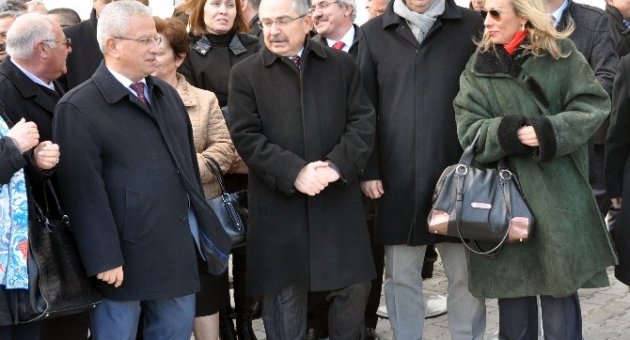 Başkan Gençer Ayvalık’a Güzel Sanatlar Fakülresi Sözü Aldı.