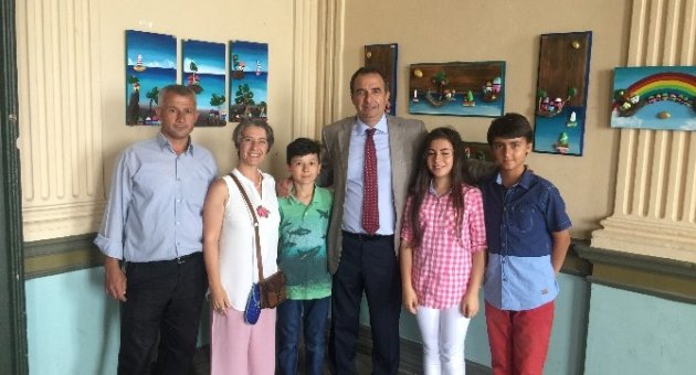 Başkan Gençer, Çakıltaşı Resim Sergisini Gezdi