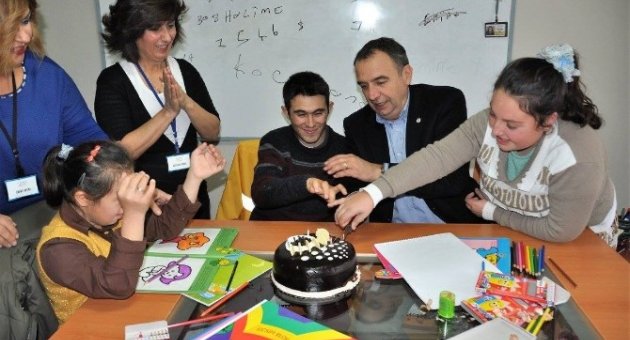 Başkan Gençer Engellileri Yeni Yıl Kutlamasında Yalnız Bırakmadı