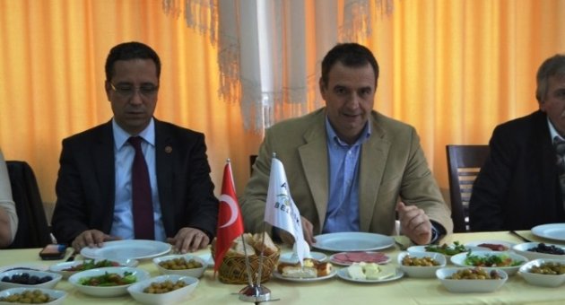 Başkan Gençer Mahalle Muhtarlarıyla Bir Araya Geldi