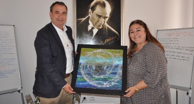 Başkan Gençer’e İlk Düğün Hediyesi Arabacıoğlu’ndan.