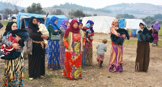 Başkan Görmez Suriyeli Mültecilerin Kaldığı Çadırları Gezdi