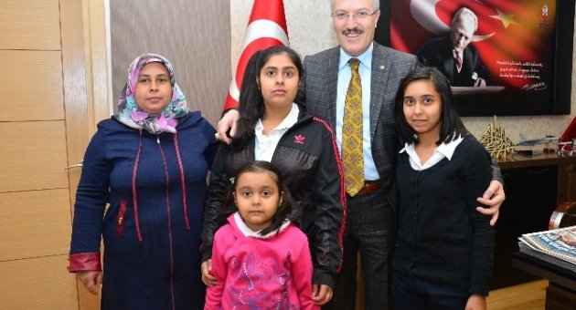 Başkan Kafaoğlu, Genç Kızı Tekrar Okula Başlattı