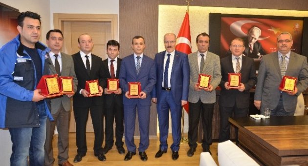Başkan Kafaoğlu’ndan Personele Plaket