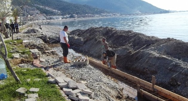 Başkan Kamil Saka, Altınoluk’ta İncelemelerde Bulundu
