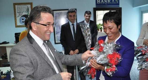 Başkan Kamil Saka, Personelin Kadınlar Gününü Kutladı