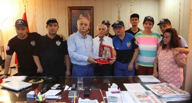 Başkan Karabağ’a Engellilerden Teşekkür Ziyareti