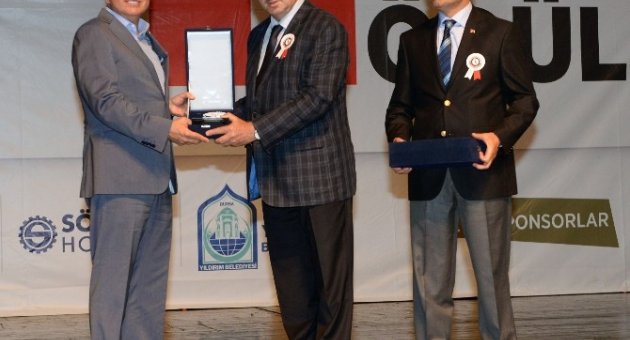 Başkan Kurtulan’a ’eğitime Katkı’ Ödülü
