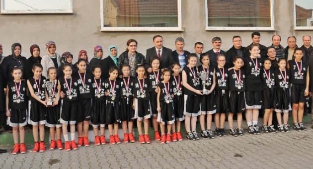 Başkan Kurtulan’dan Şampiyon Sporculara Kapalı Spor Salonu