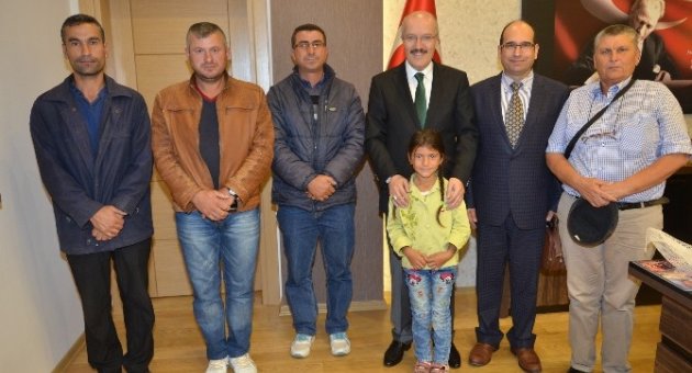 Başkan Öğrencilerin Yol Sorunu Çözdü