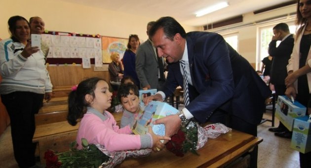 Başkan Soylu Öğrencilere Eğitim Seti Hediye Etti