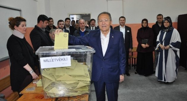 Başkan Uğur Oyunu Kullandı