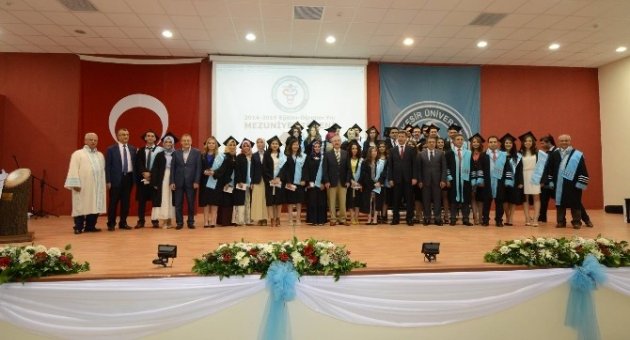 Başkan Uğur Tıp Fakültesinin İlk Mezuniyet Törenine Katıldı